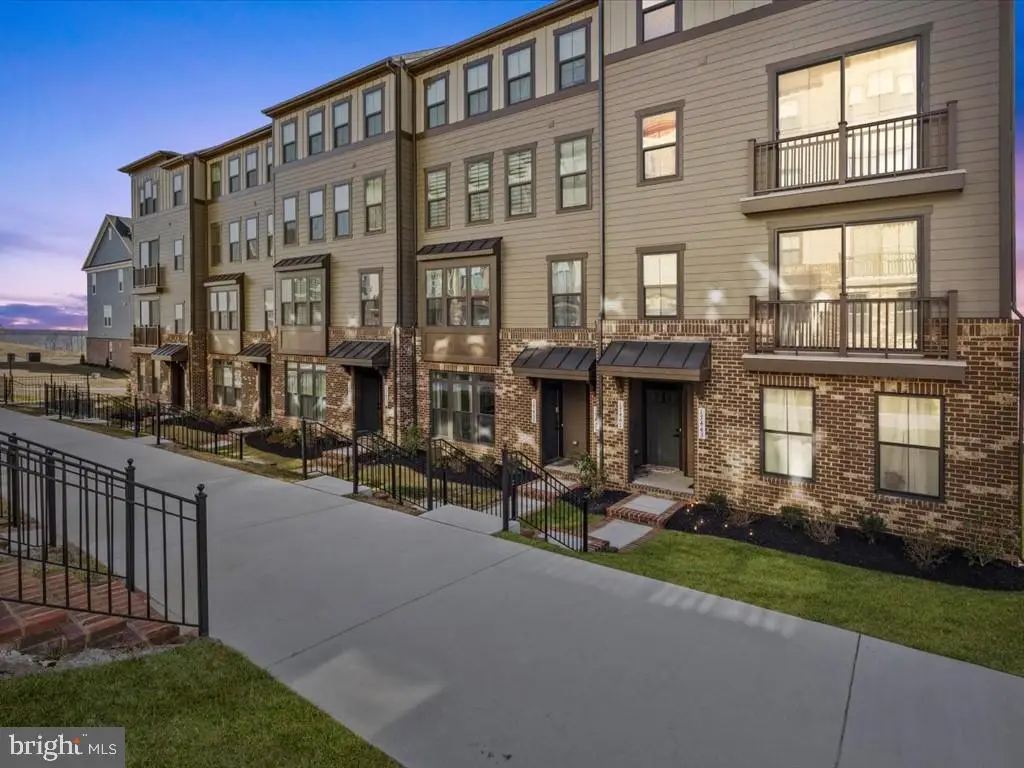 17437 Southern Shores Dr, Dumfries, VA 22026 - #1