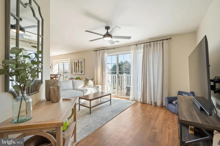 11712 Tolson Pl #304, Woodbridge, VA 22192 - #2