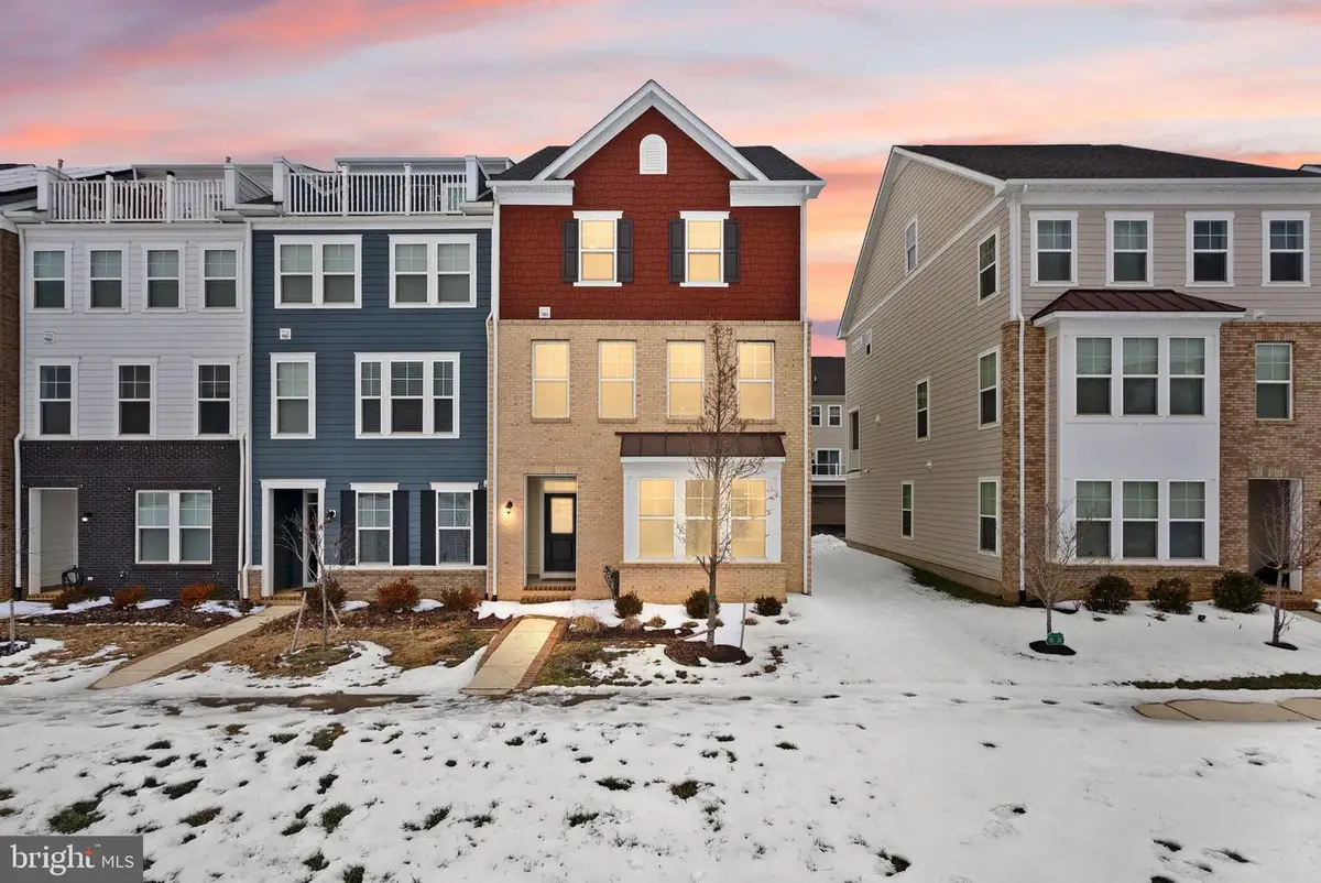 17762 Kingfisher Isle Rd, Dumfries, VA 22026 - Image #1