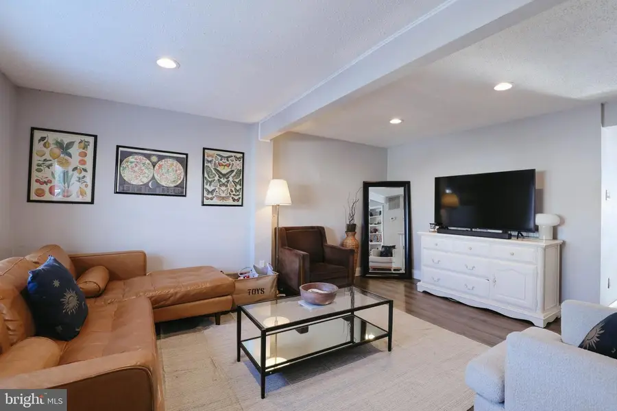 13568 Bentley Cir, Woodbridge, VA 22192 - Image #2