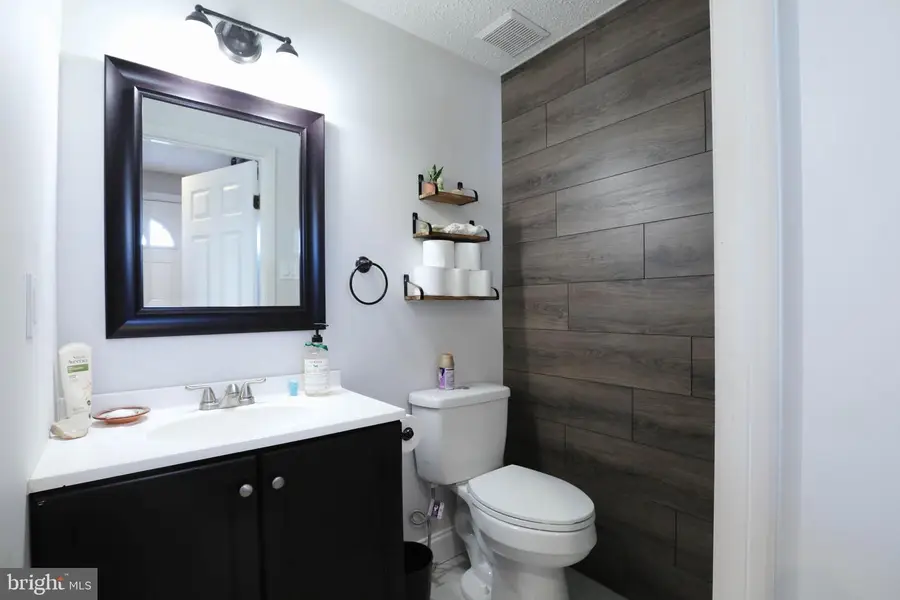 13568 Bentley Cir, Woodbridge, VA 22192 - Image #3