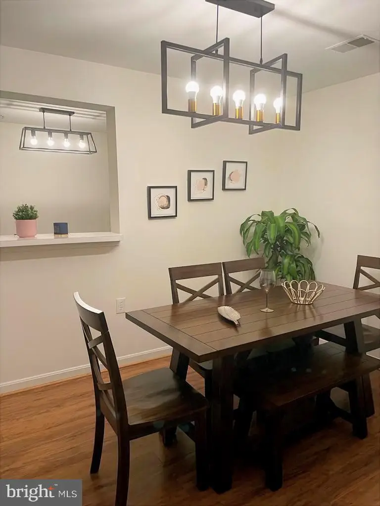 1043 Gardenview Loop #203, Woodbridge, VA 22191 - Image #2