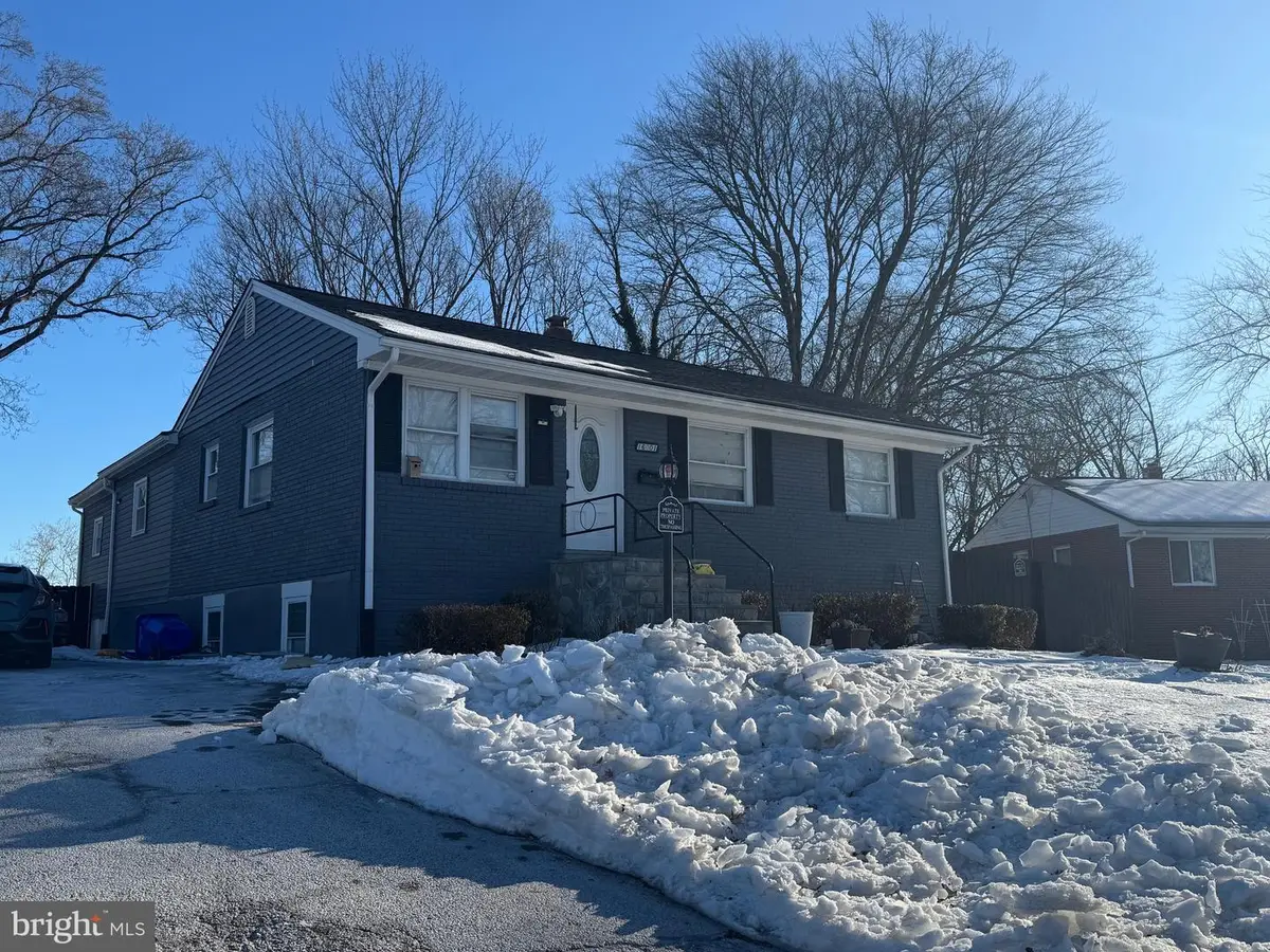 16001 Crest Dr, Woodbridge, VA 22191 - #1