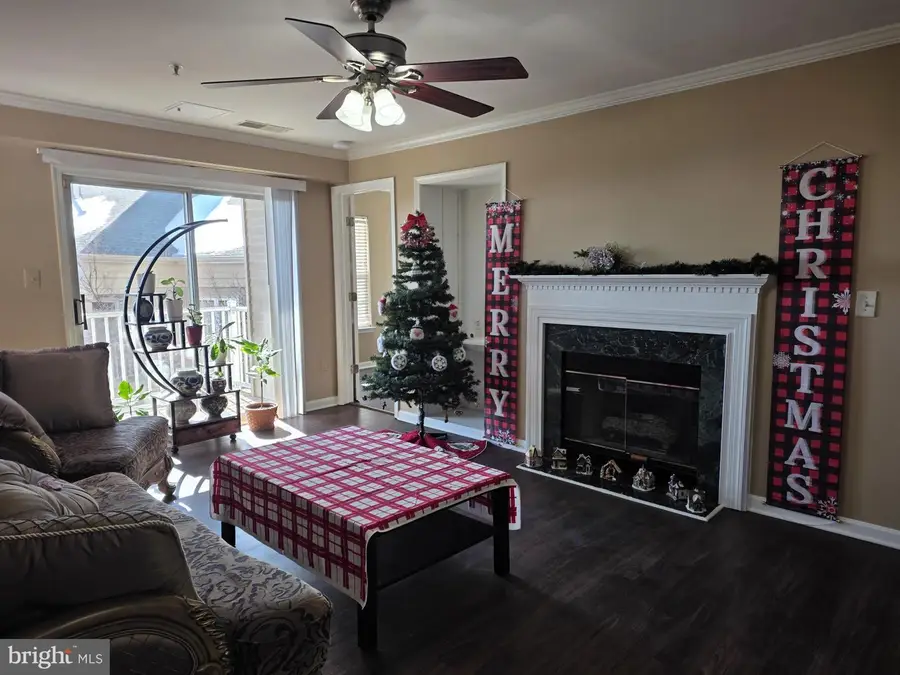 1037 Gardenview Loop #302, Woodbridge, VA 22191 - #3