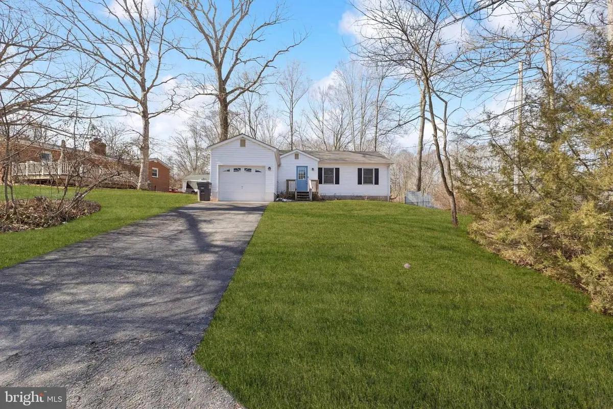 7830 Lake Dr, Manassas, VA 20111 - #1