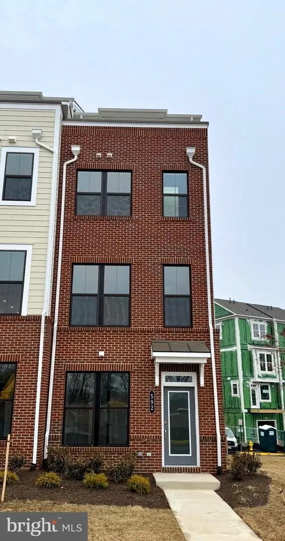 592 Watermans Dr, Woodbridge, VA 22191 - #1