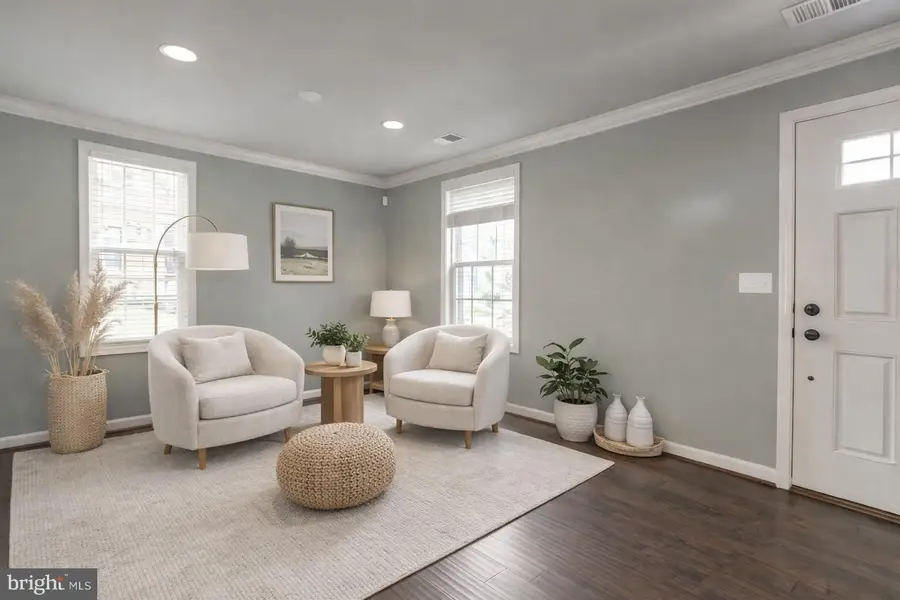 7010 Kona Dr, Gainesville, VA 20155 - #3