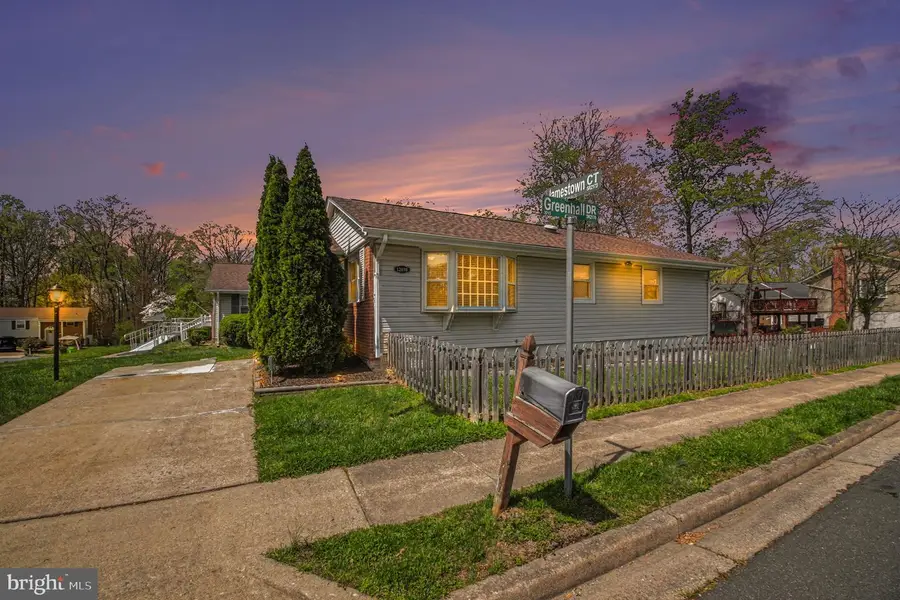 12698 Greenhall Dr, Woodbridge, VA 22192 - #3