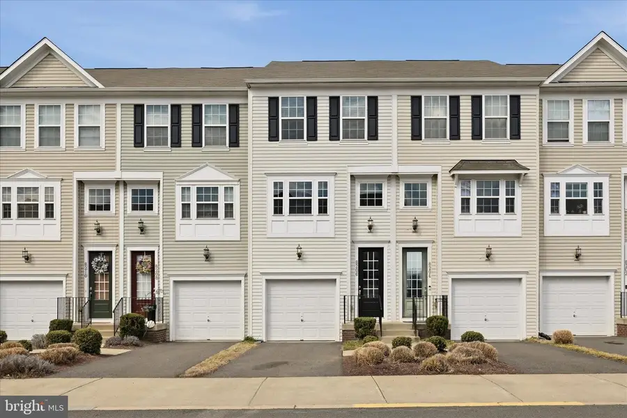 8206 Heritage Crossing Ct, Manassas, VA 20109 - #2