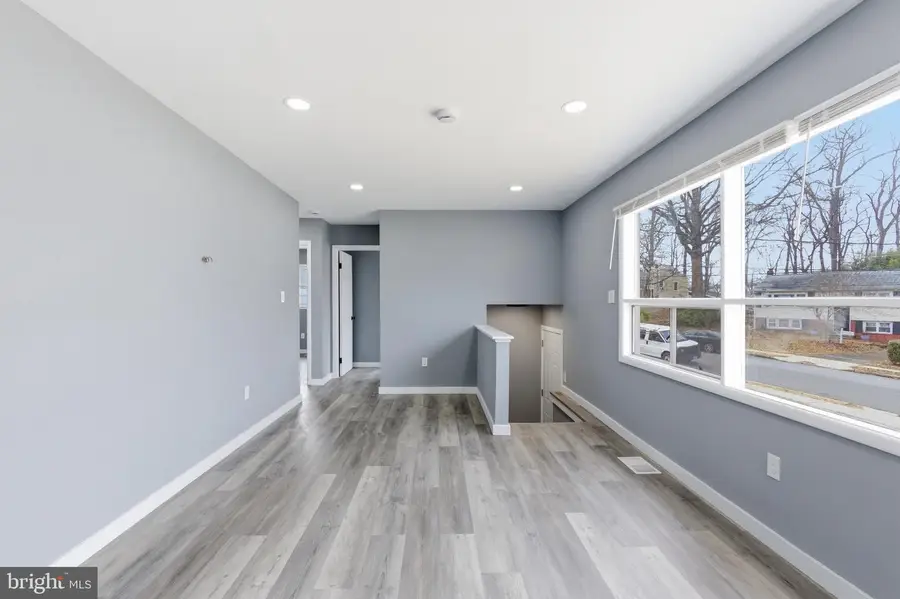 14211 Randall Dr, Woodbridge, VA 22191 - #2