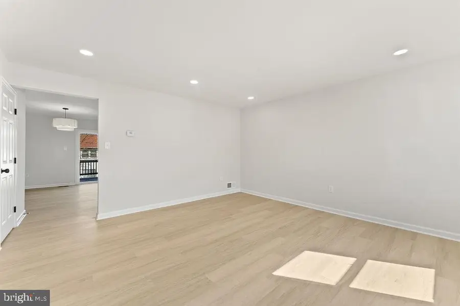 4612 Charlton Ct, Woodbridge, VA 22193 - #2