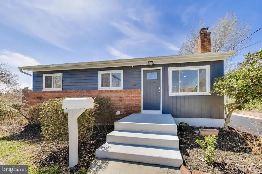 13206 Staggs Ct, Woodbridge, VA 22191 - #2