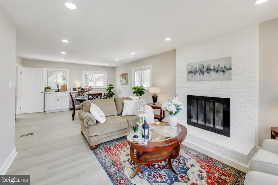 13206 Staggs Ct, Woodbridge, VA 22191 - #3