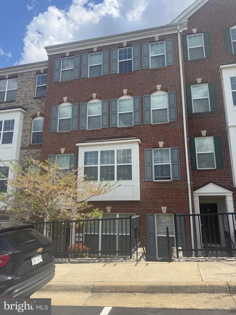 15360 Kensington Park Dr, Woodbridge, VA 22191 - #1