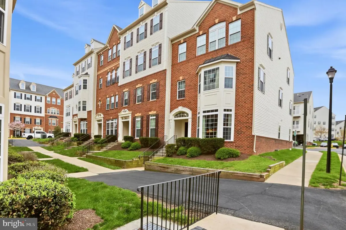 7469 Brunson Cir, Gainesville, VA 20155 - #1