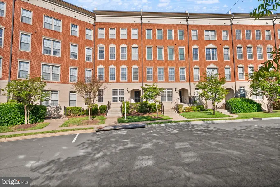 7818 Cedar Branch Dr, Gainesville, VA 20155 - #3