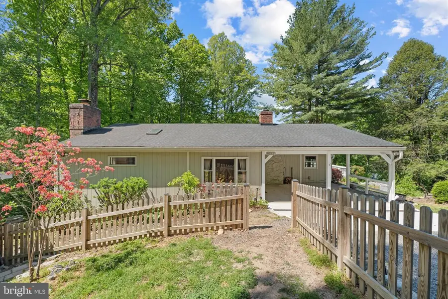 8221 Hickory Hill Dr, Manassas, VA 20112 - #2