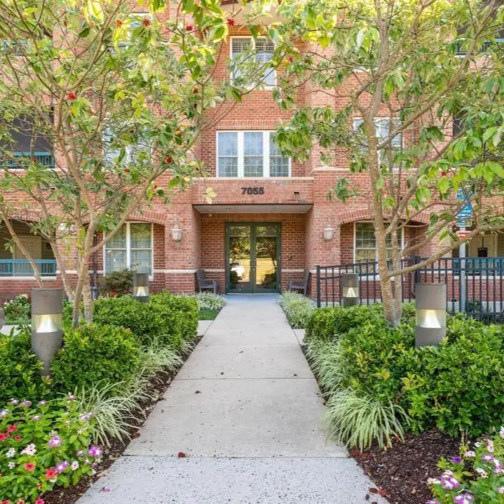 7055 Heritage Hunt Dr #210, Gainesville, VA 20155 - #1