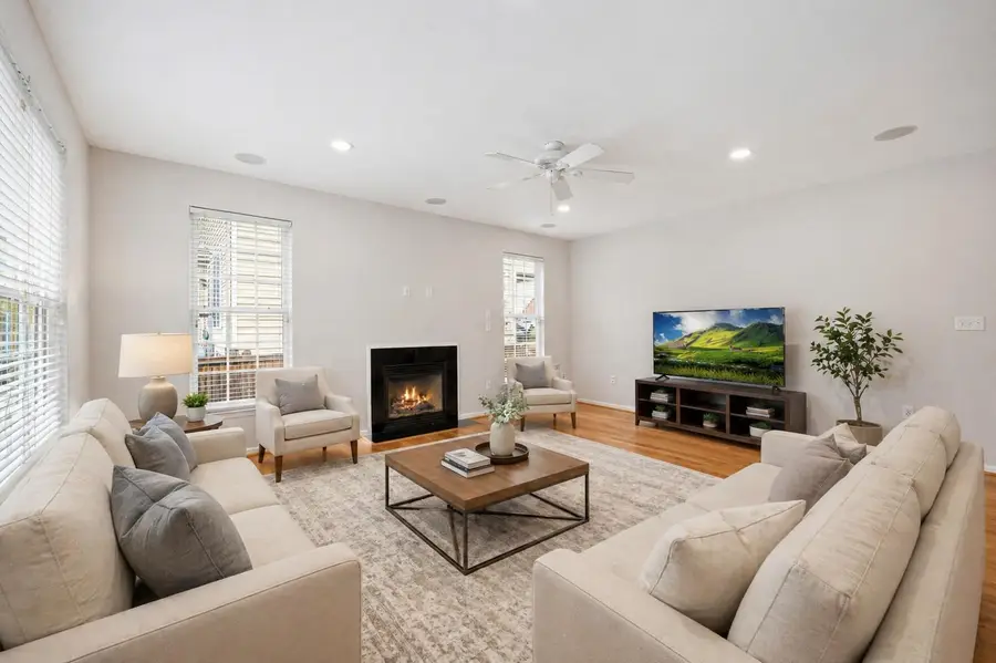 13635 Dodsworth Dr, Bristow, VA 20136 - #3