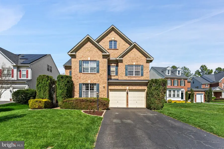 1663 Georges Knoll Ct, Woodbridge, VA 22192 - #2