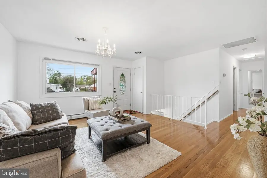 9609 Norfolk St, Manassas, VA 20109 - #2