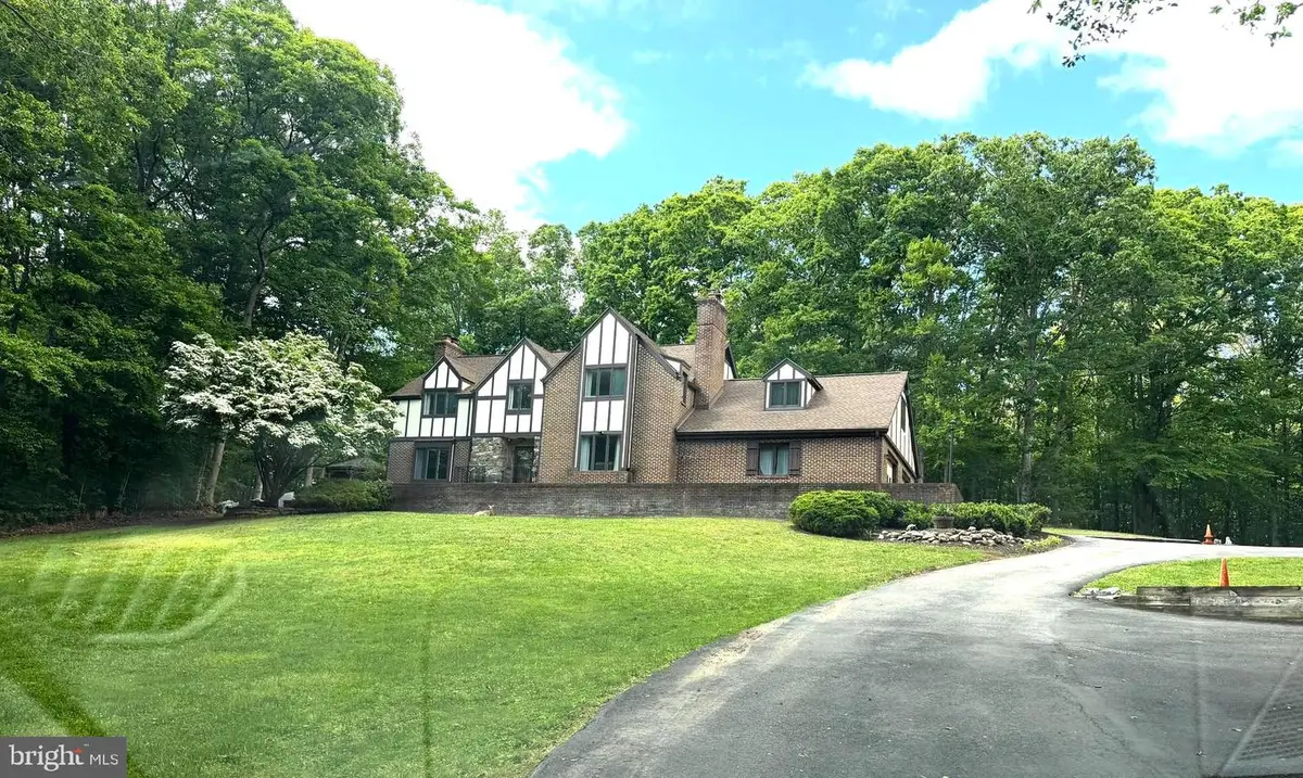 4896 Occoquan Club Dr, Woodbridge, VA 22192 - #1