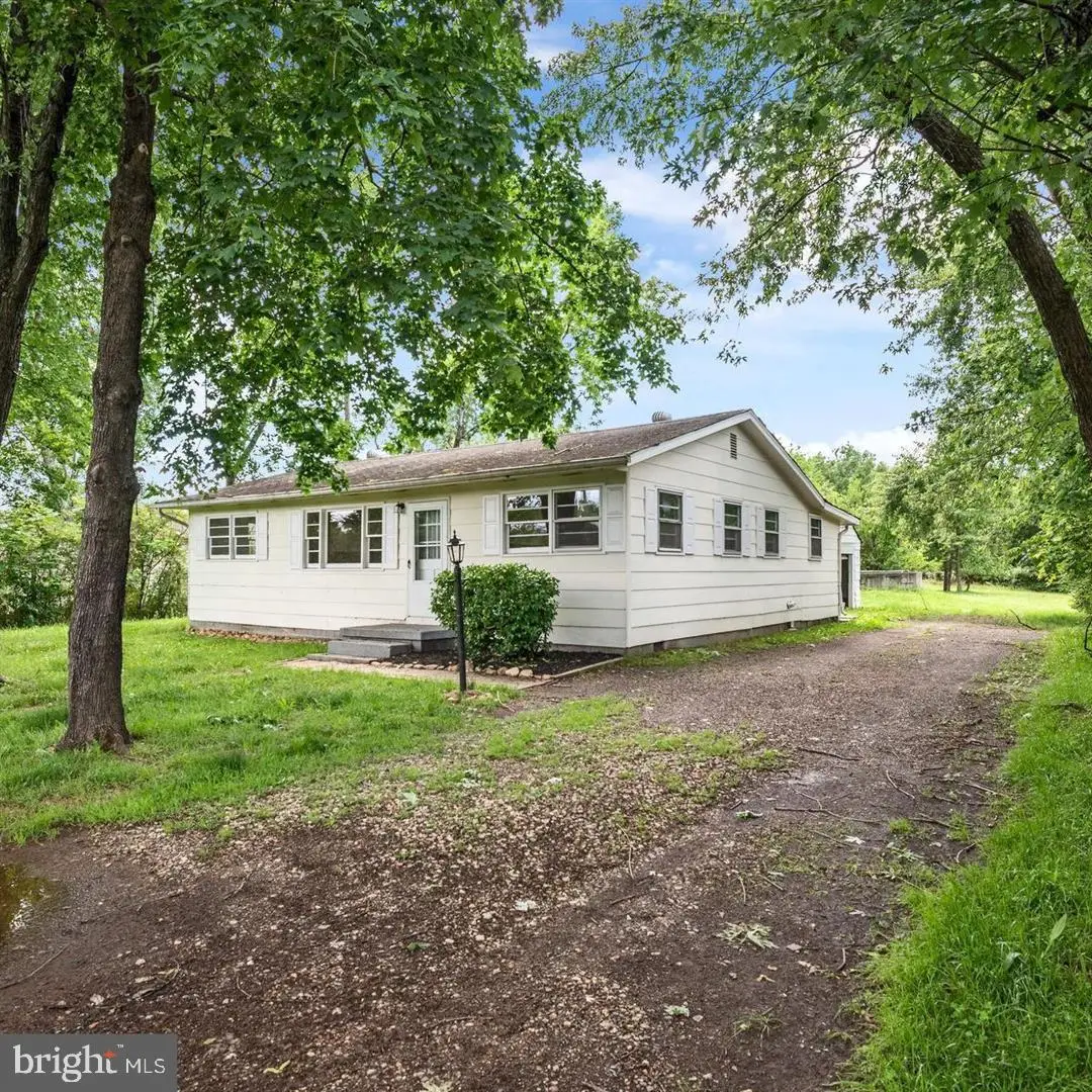 8606 Linton Hall Rd, Bristow, VA 20136 - #1