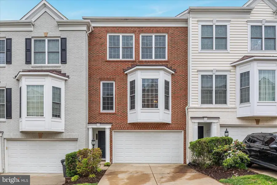 2158 Oberlin Dr, Woodbridge, VA 22191 - #2