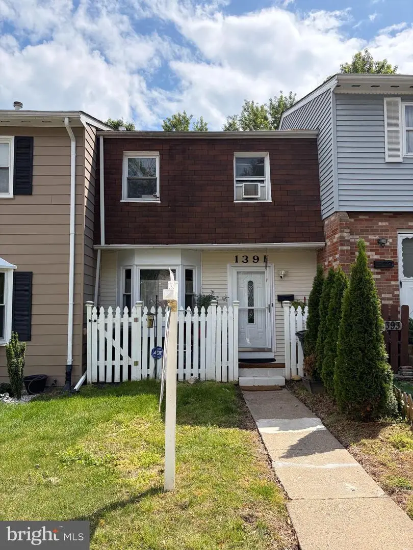 1391 Ironwood St, Woodbridge, VA 22191 - #2
