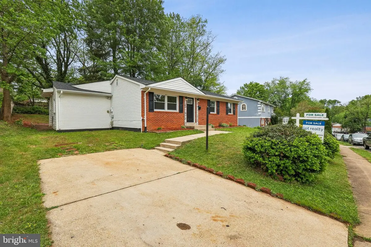 13811 Greenwood Dr, Woodbridge, VA 22193 - #1