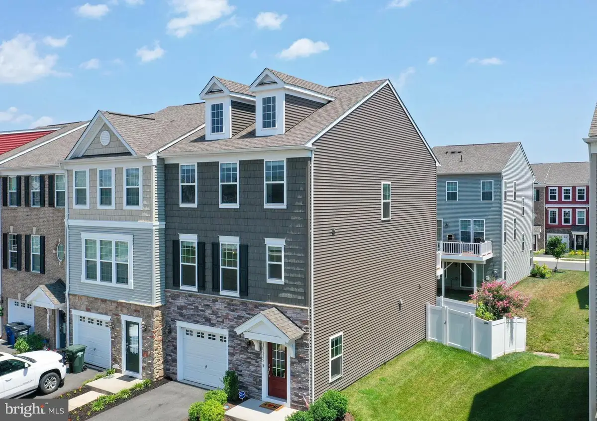 10739 Caledonia Meadow Dr, Manassas, VA 20112 - #1