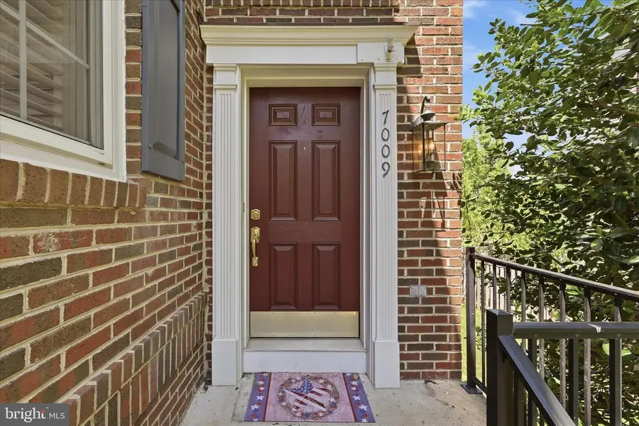 7009 Courtyard Way, Haymarket, VA 20169 - #2