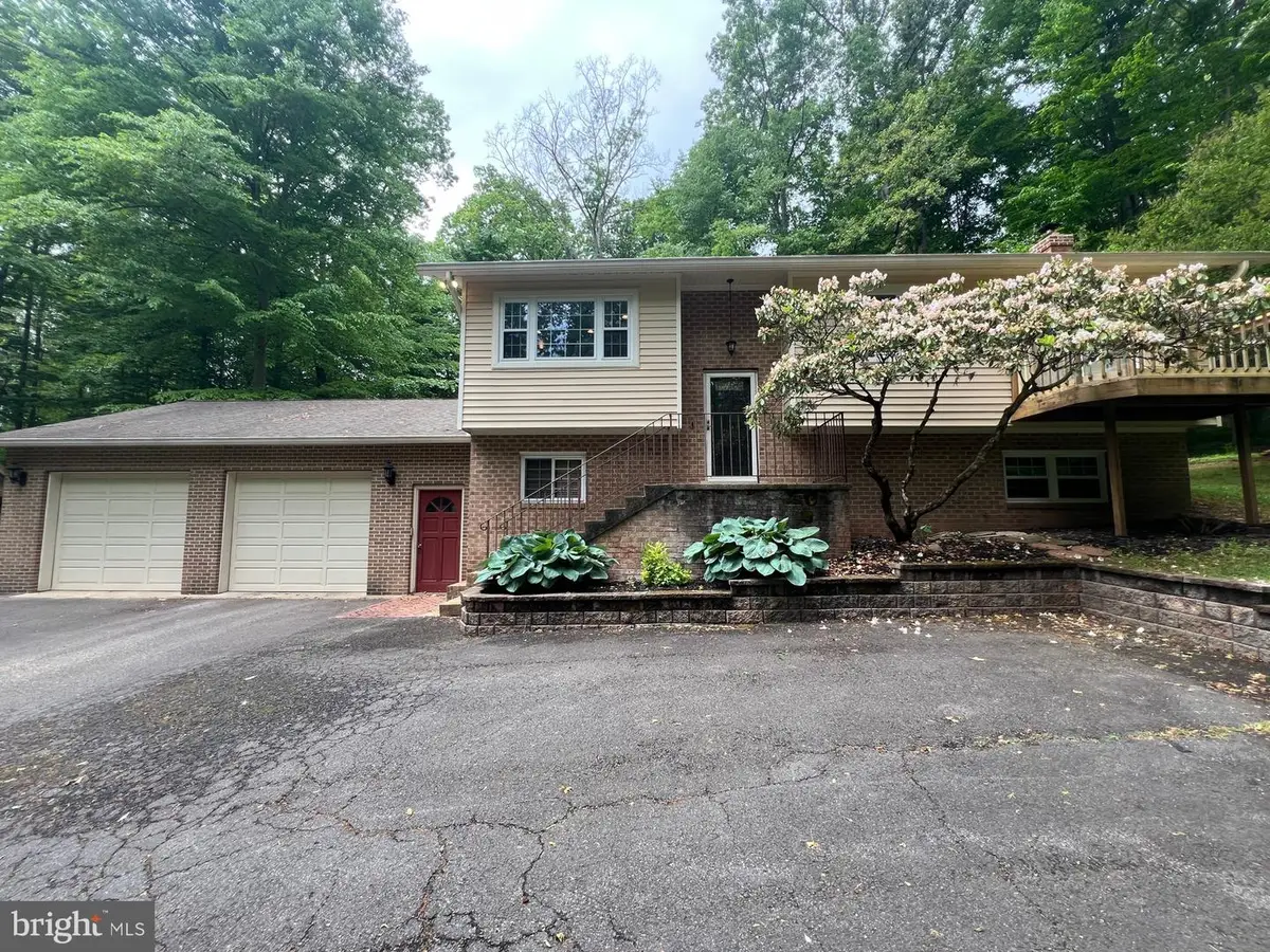 8016 Lake Dr, Manassas, VA 20111 - #1