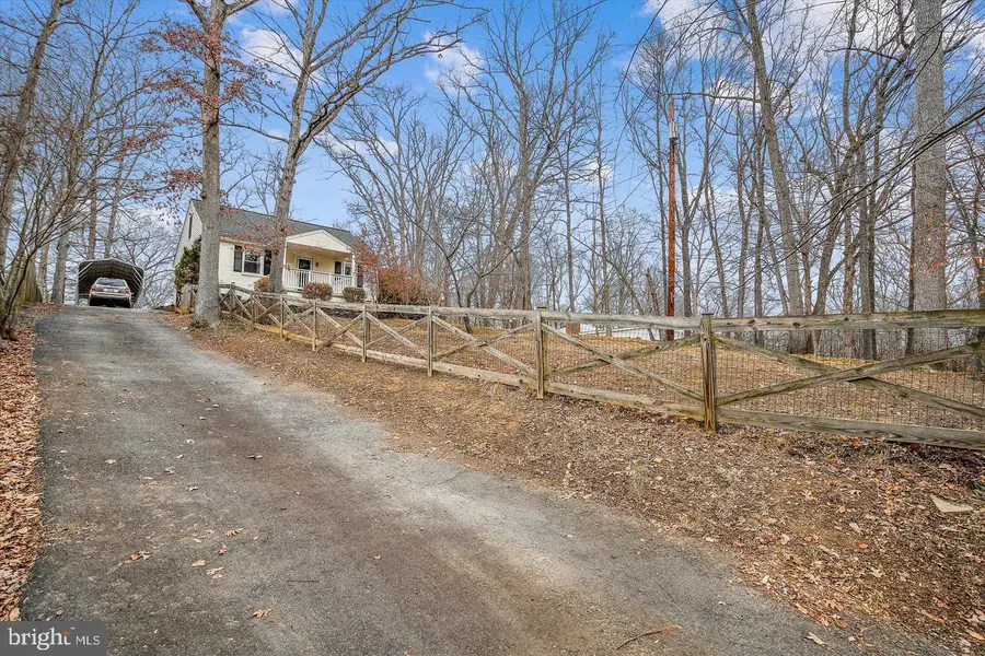 18418 Woodland Dr, Triangle, VA 22172 - #2