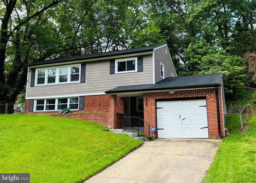 1827 Hylton Ave, Woodbridge, VA 22191 - #2