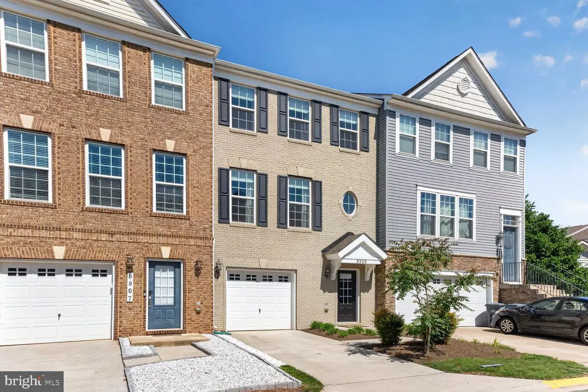 8909 Englewood Farms Dr, Manassas, VA 20112 - #1