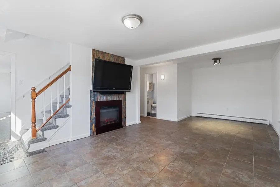 13421 Hillendale Dr, Woodbridge, VA 22193 - #3