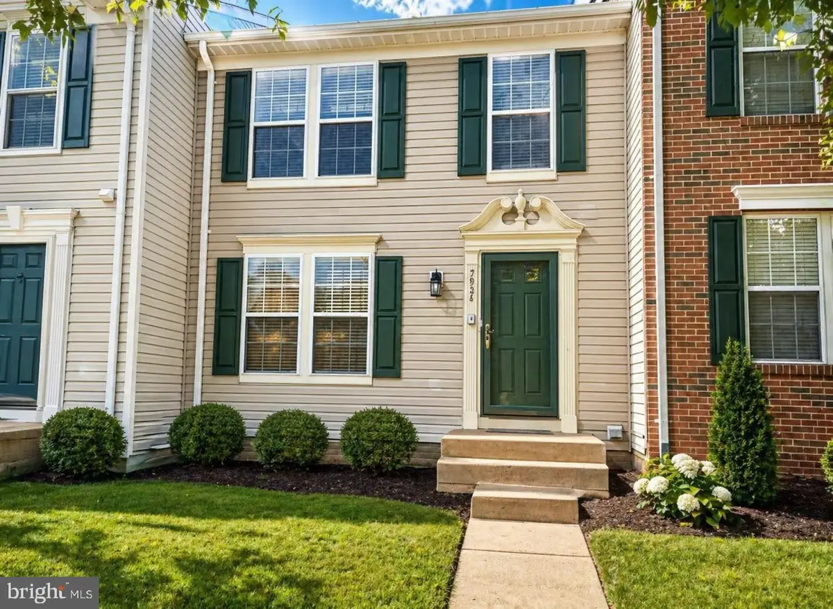 7034 Rogue Forest Ln, Gainesville, VA 20155 - #1