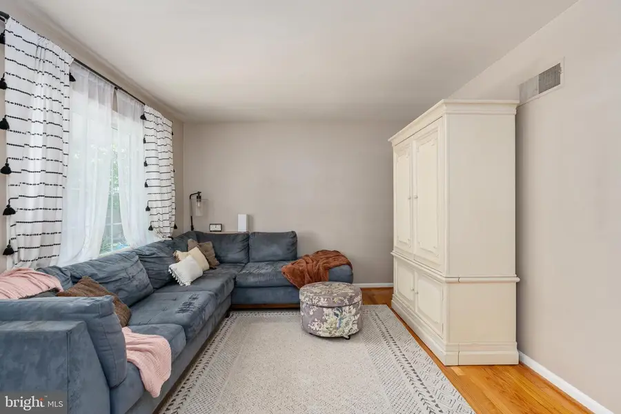 4521 Kingsley Rd, Woodbridge, VA 22193 - #2