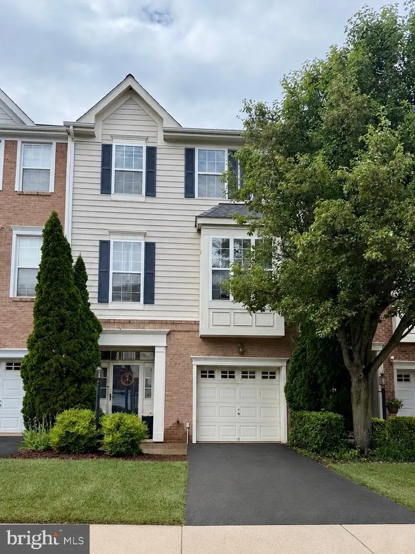 14222 Legend Glen Ct, Gainesville, VA 20155 - #1