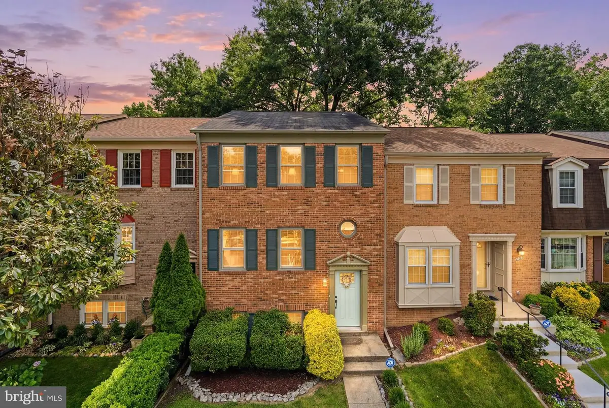 12236 Cinnamon St, Woodbridge, VA 22192 - #1