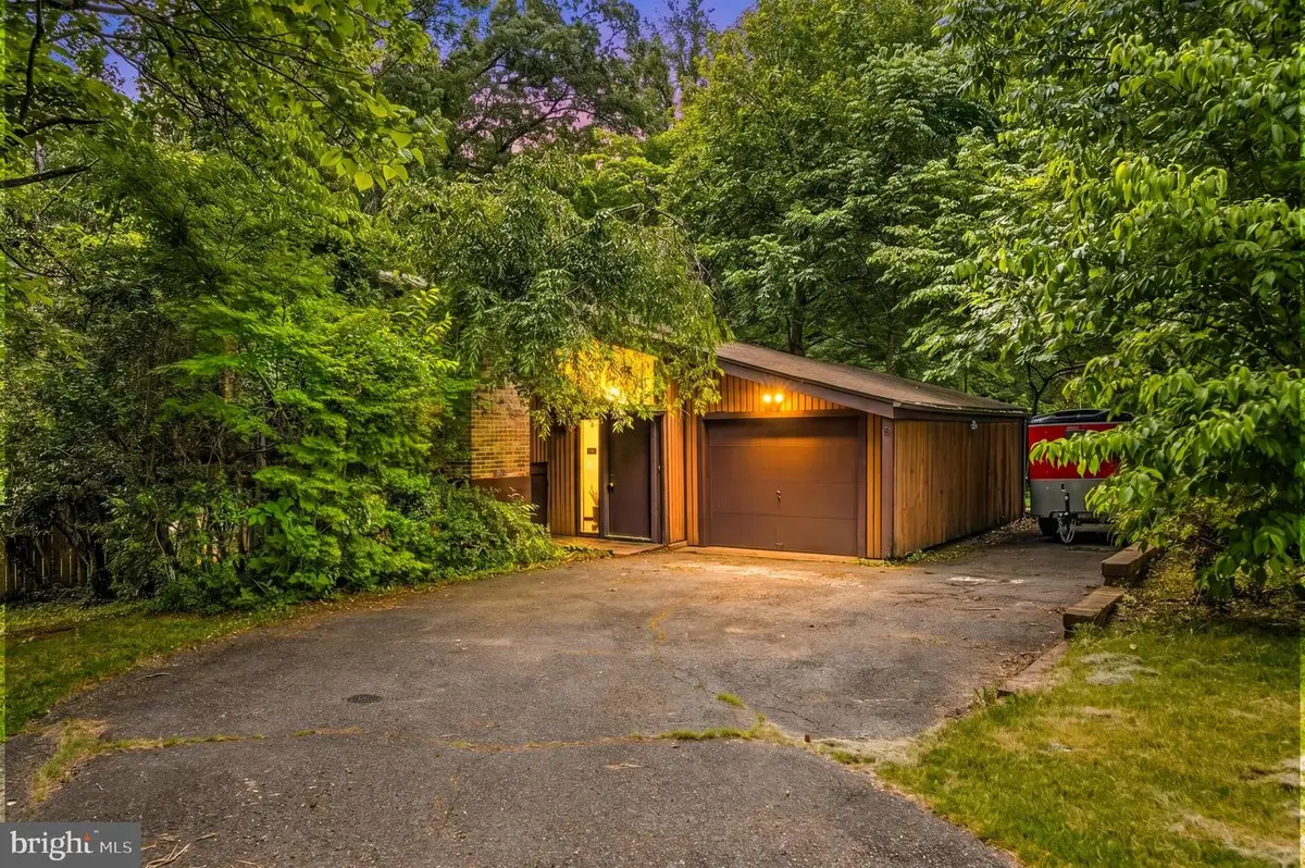 6270 Occoquan Forest Dr, Manassas, VA 20112 - #1
