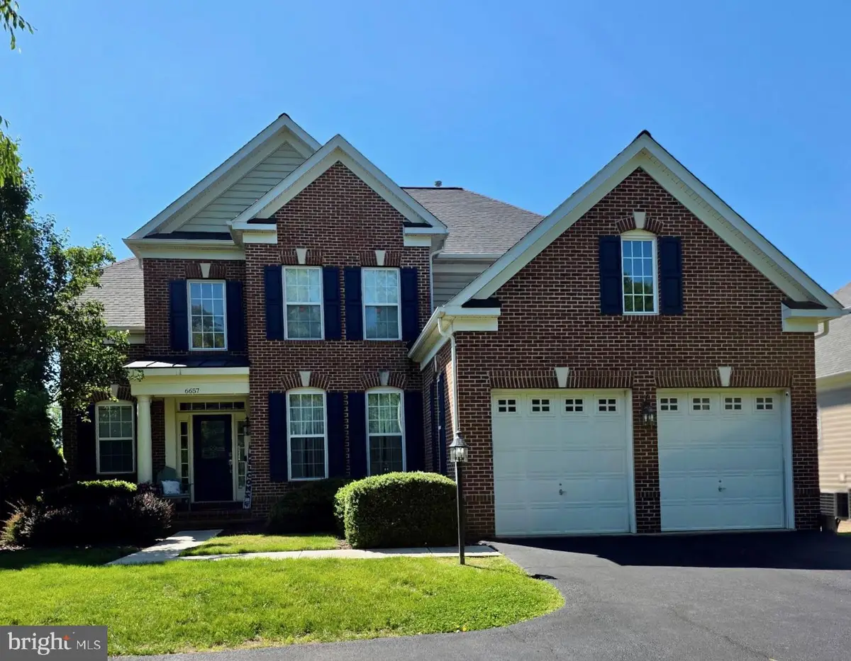 6657 Oakton Ave, Haymarket, VA 20169 - #1