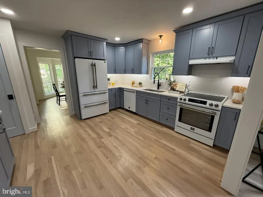 15432 Beachview Dr, Dumfries, VA 22025 - #2