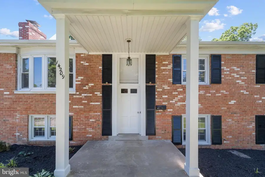 14209 Essex Dr, Woodbridge, VA 22191 - #3