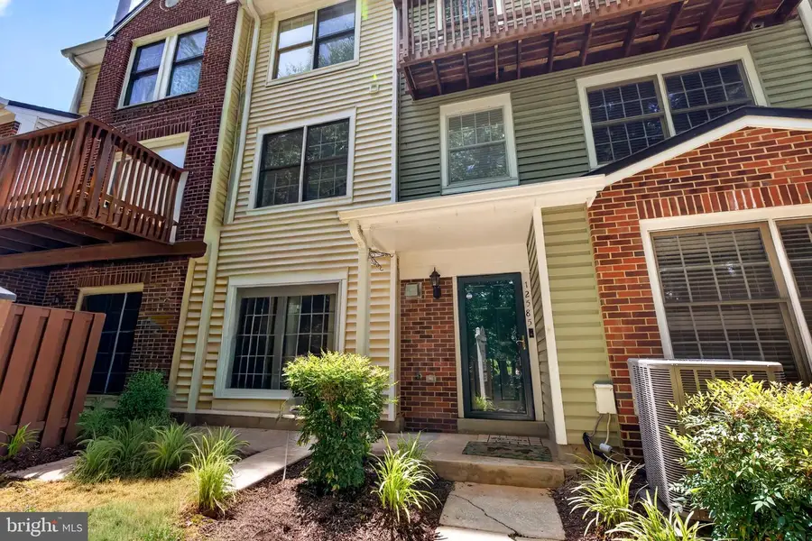 12585 Kempston Ln, Woodbridge, VA 22192 - #2