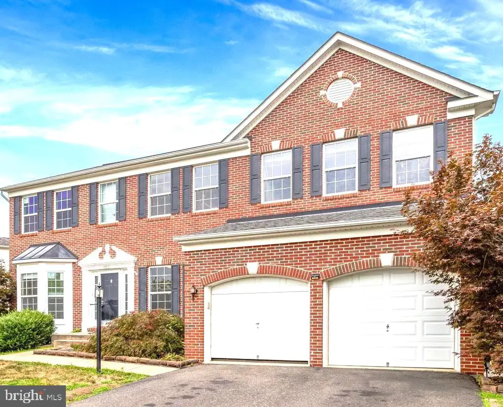 2861 Powell Dr, Woodbridge, VA 22191 - #1