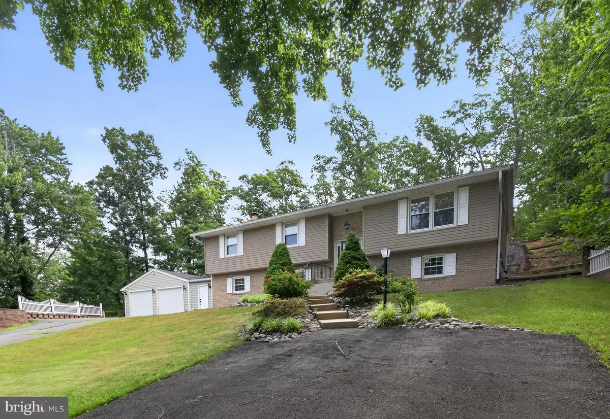 18324 Nob Hill Dr, Triangle, VA 22172 - #1