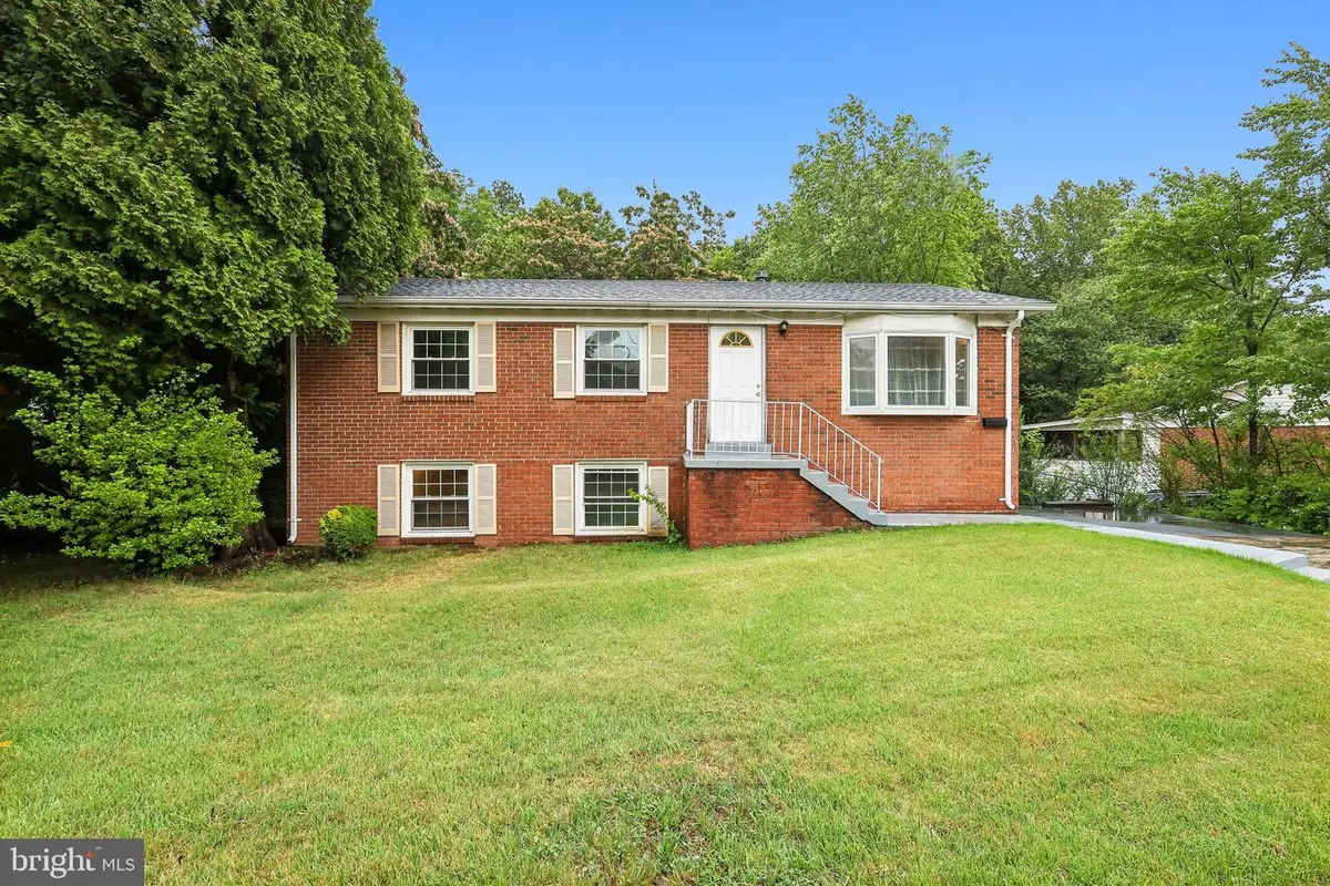 13601 Kingsman Rd, Woodbridge, VA 22193 - #1
