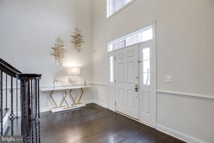 15613 Village Cove Pl, Haymarket, VA 20169 - #2